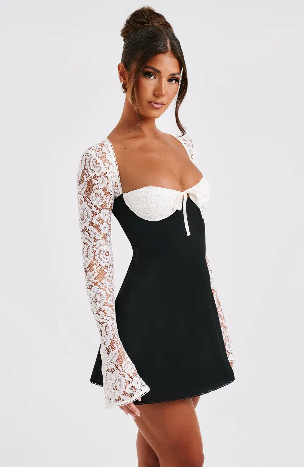 Lace Sleeve Mini Jurk Lovestylo