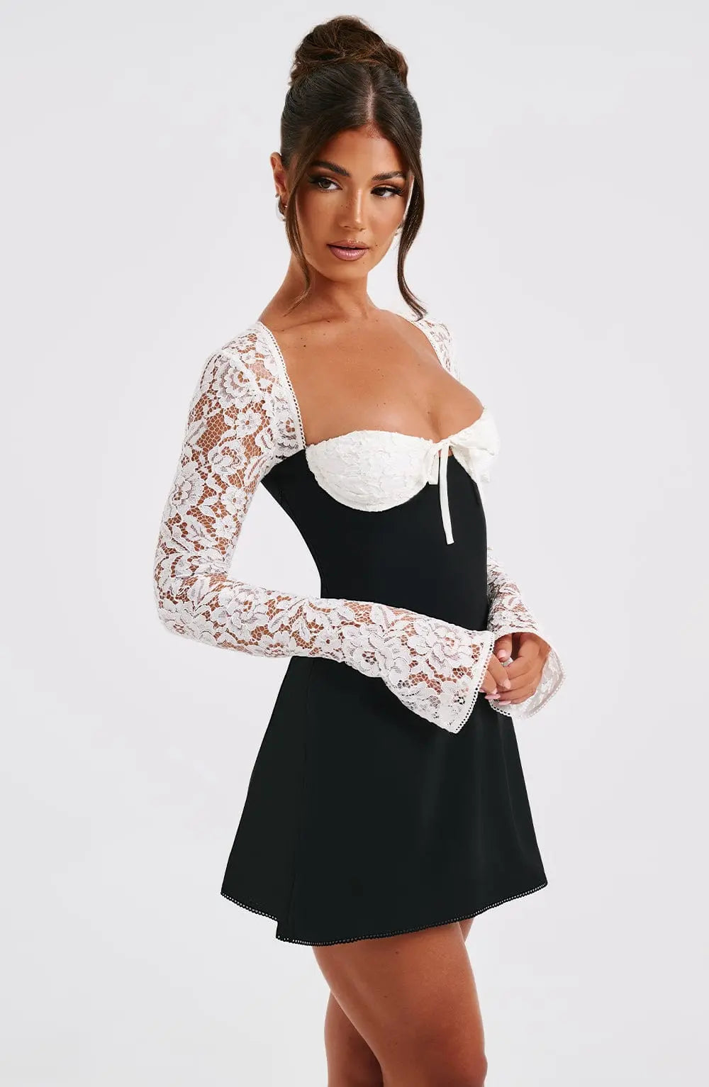 Lace Sleeve Mini Jurk Lovestylo