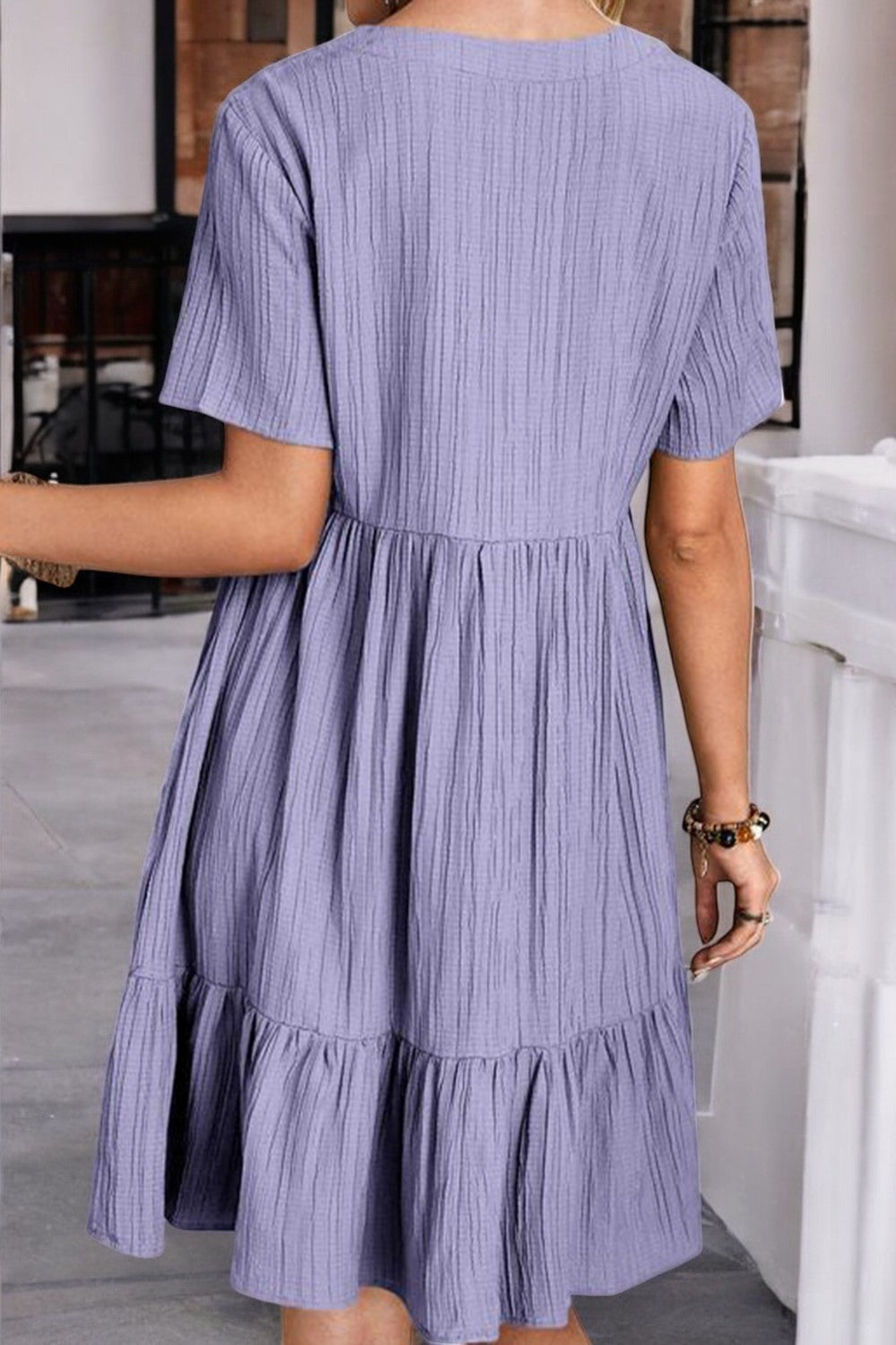 Fitted Summer Dress with V-Neck and Short Sleeves Sunlit Allure - Lightweight and Flattering Fabric