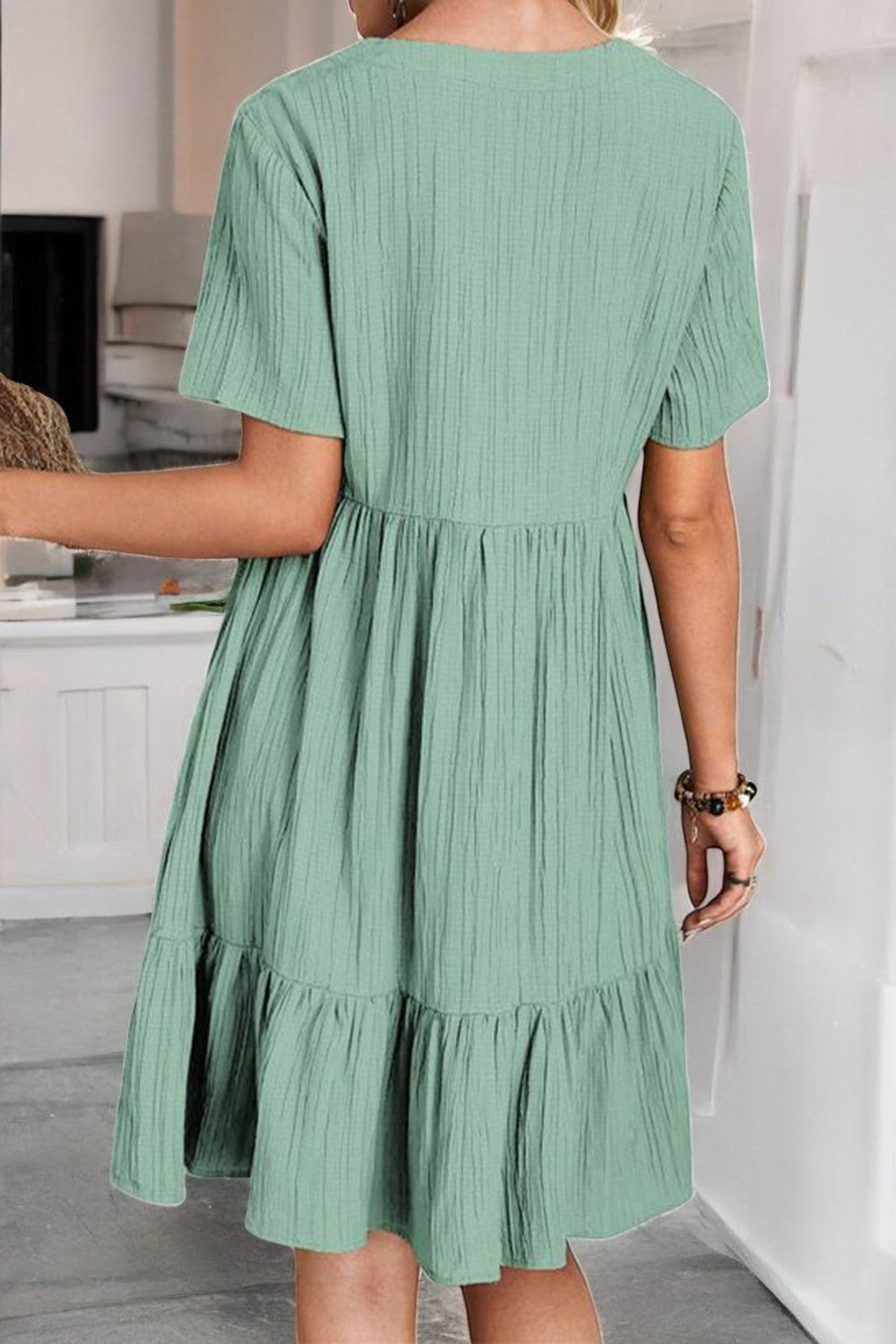 Fitted Summer Dress with V-Neck and Short Sleeves Sunlit Allure - Lightweight and Flattering Fabric
