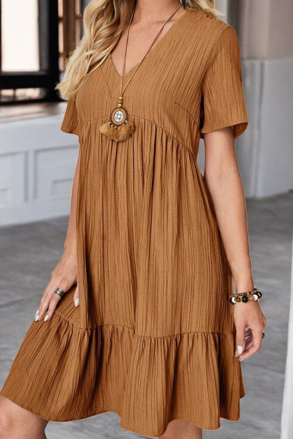 Fitted Summer Dress with V-Neck and Short Sleeves Sunlit Allure - Lightweight and Flattering Fabric