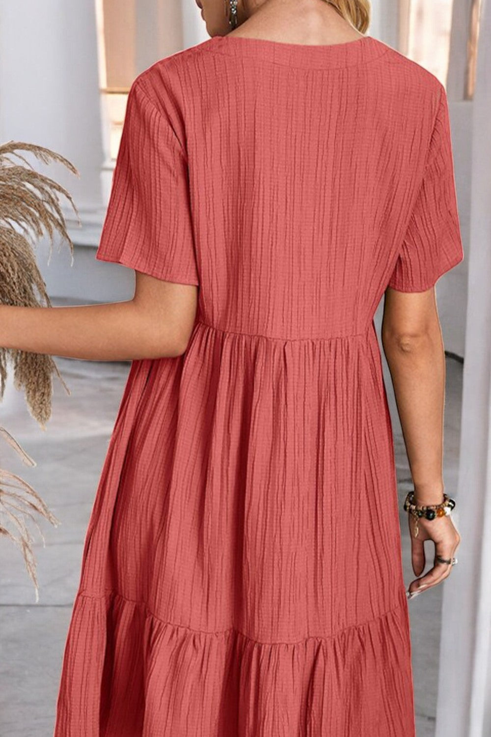 Fitted Summer Dress with V-Neck and Short Sleeves Sunlit Allure - Lightweight and Flattering Fabric