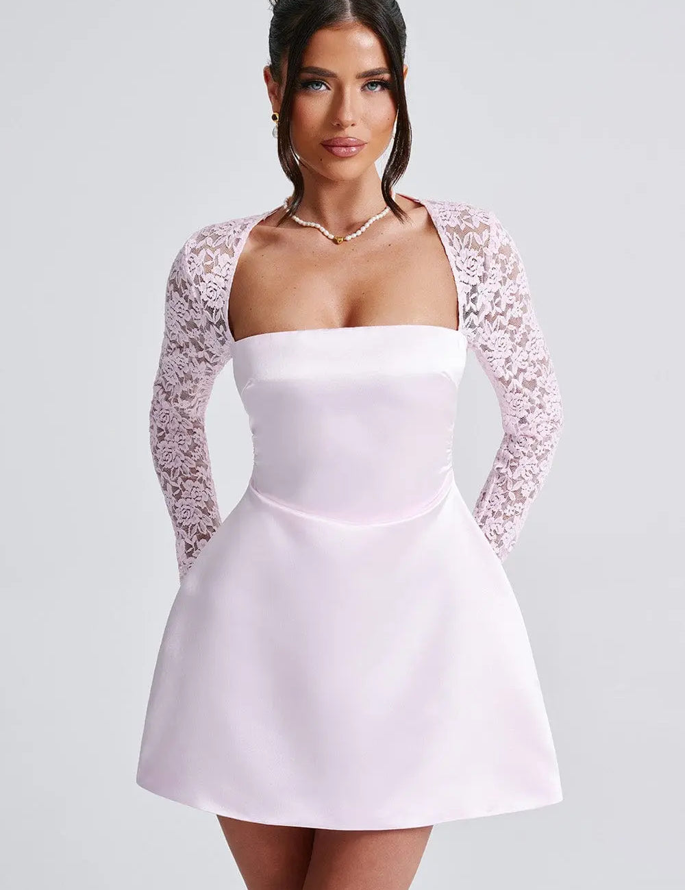 Satijnen Mini Jurk Dames – Met Kant & Lange Mouwen Lovestylo