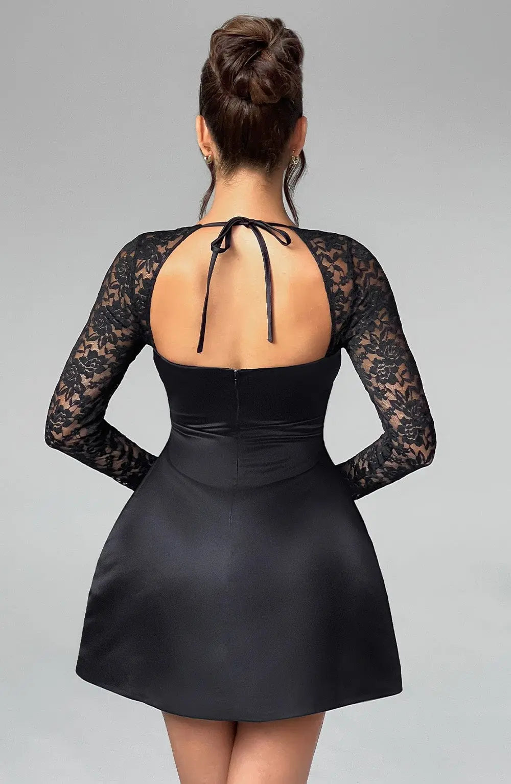 Satijnen Mini Jurk Dames – Met Kant & Lange Mouwen Lovestylo